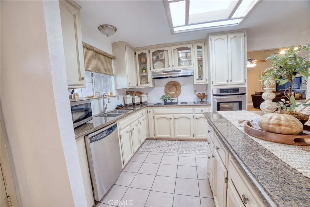 4630 N Lorna, Fresno, California 93705 home-pic-3