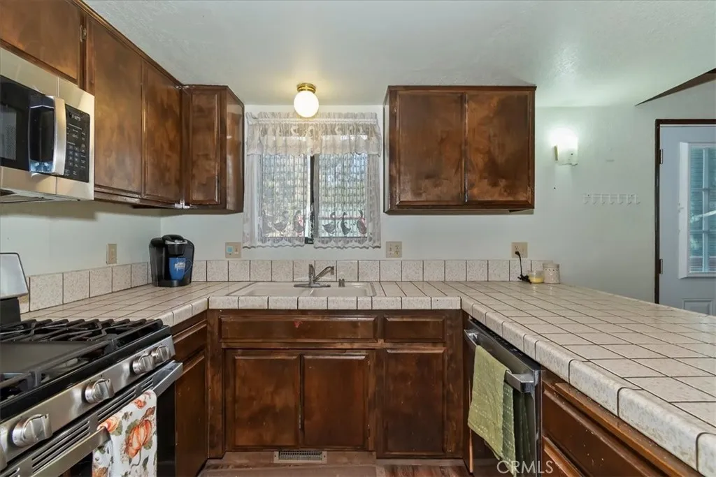 172 Vista, Sugarloaf, California 92386 home-pic-8
