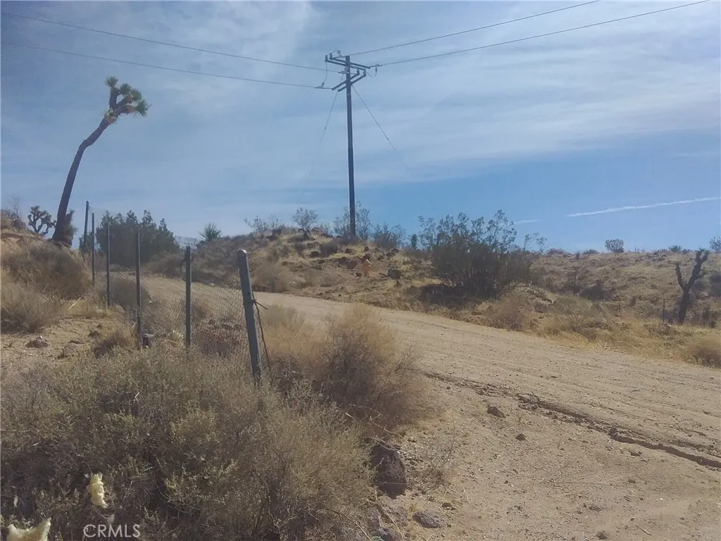 4409 Old Woman Springs, Yucca Valley, California 92284 home-pic-3