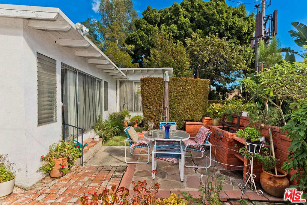 11332 Chenault Street, Los Angeles, California 90049 home-pic-10