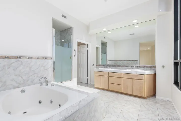 Primary Bath/Spa