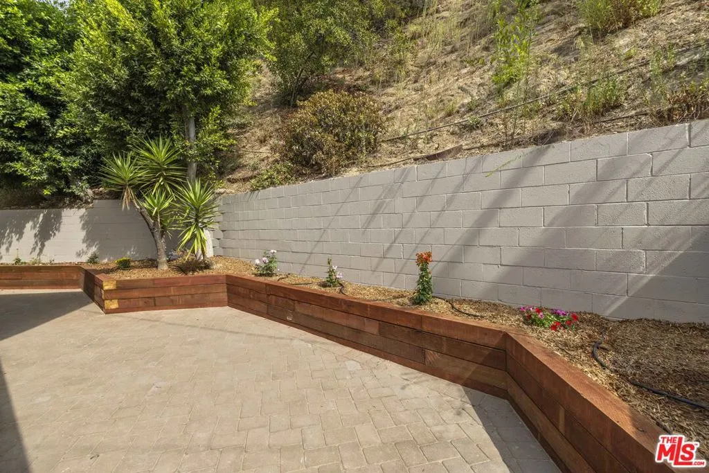 2400 Nalin Drive, Los Angeles, California 90077 home-pic-47