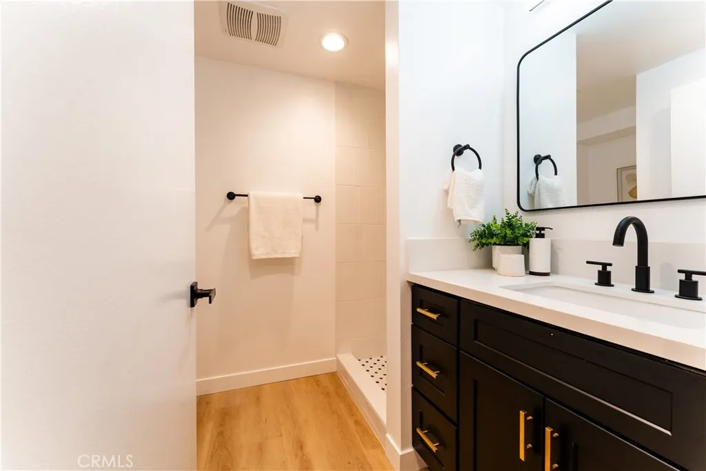 1189 Crenshaw Boulevard, Los Angeles, California 90019 home-pic-24