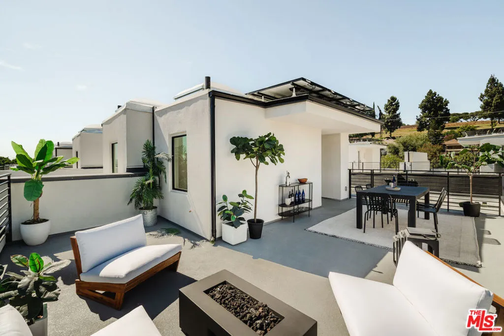 3860 N Riley Lane, Los Angeles, California 90065 home-pic-16