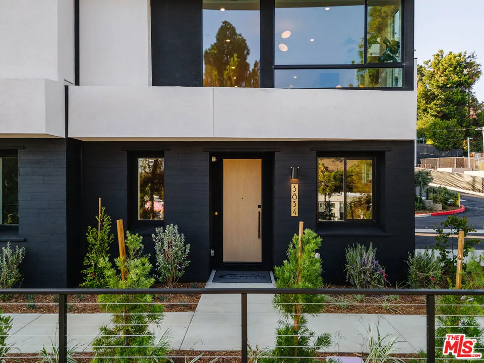 3860 N Riley Lane, Los Angeles, California 90065 home-pic-20