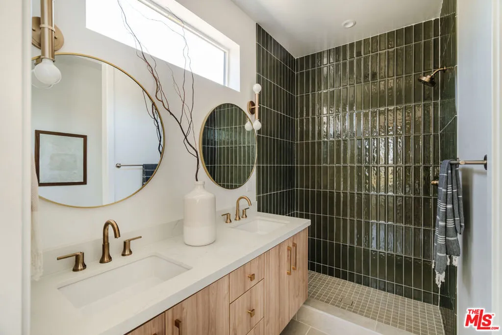 3860 N Riley Lane, Los Angeles, California 90065 home-pic-10