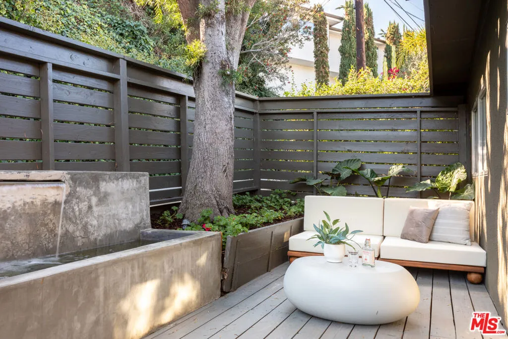 5661 Spreading Oak Drive, Los Angeles, California 90068 home-pic-11