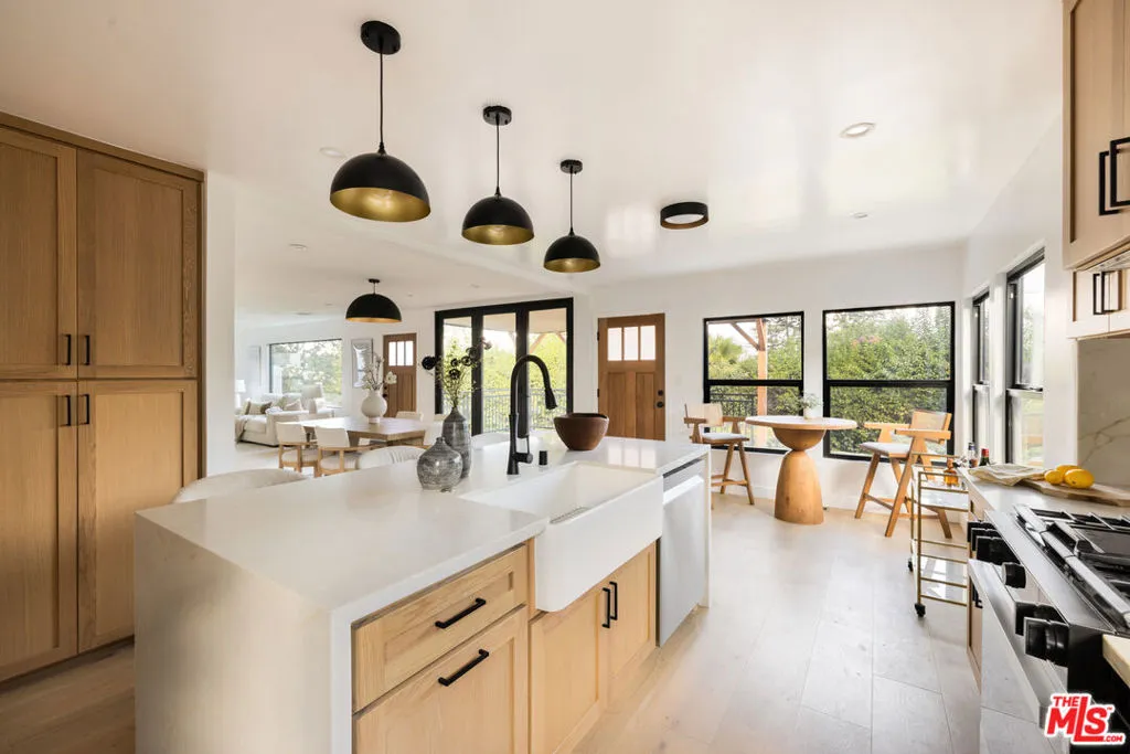 3744 Vineland Avenue, Studio City, California 91604 home-pic-8