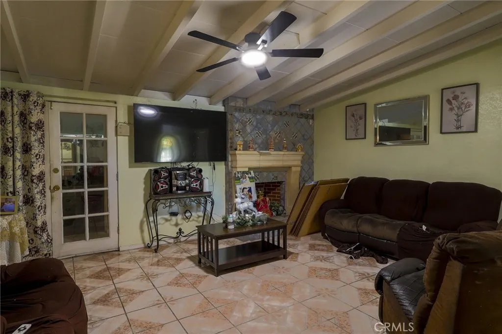 2310 S Olive, Santa Ana, California 92707 home-pic-1
