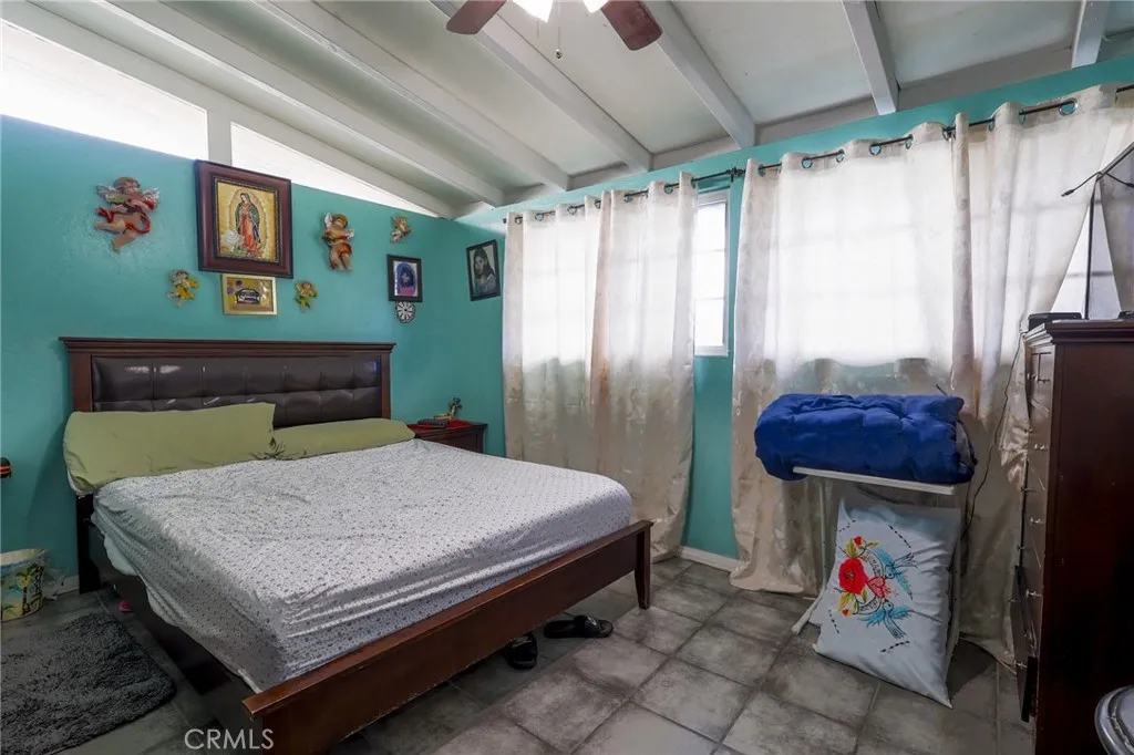 2310 S Olive, Santa Ana, California 92707 home-pic-4