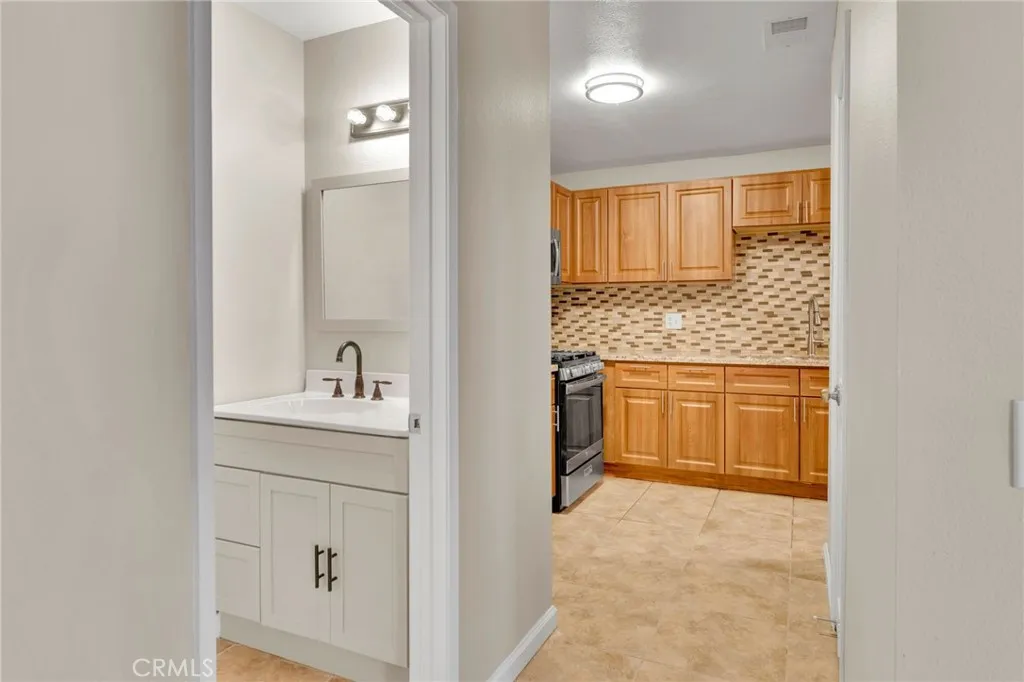 9404 Round Up Drive B, Montclair, California 91763 home-pic-9