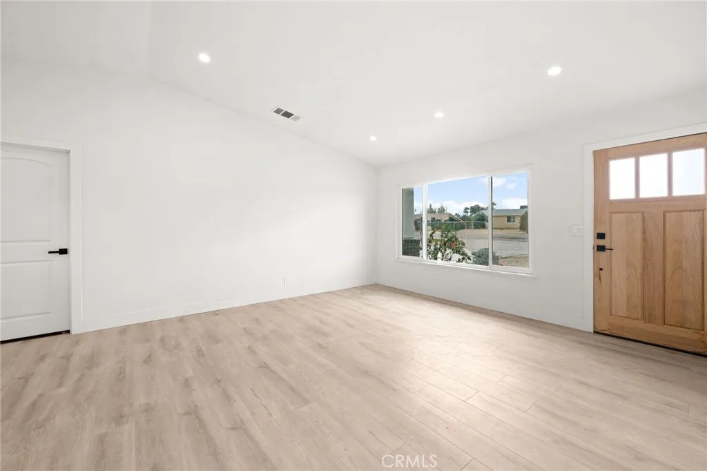 15512 Pahute, Victorville, California 92395 home-pic-3