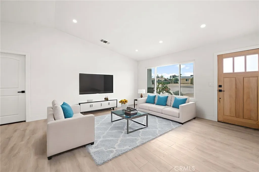 15512 Pahute, Victorville, California 92395 home-pic-2