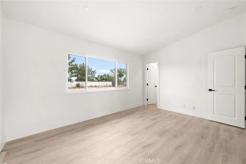 15512 Pahute, Victorville, California 92395 home-pic-10