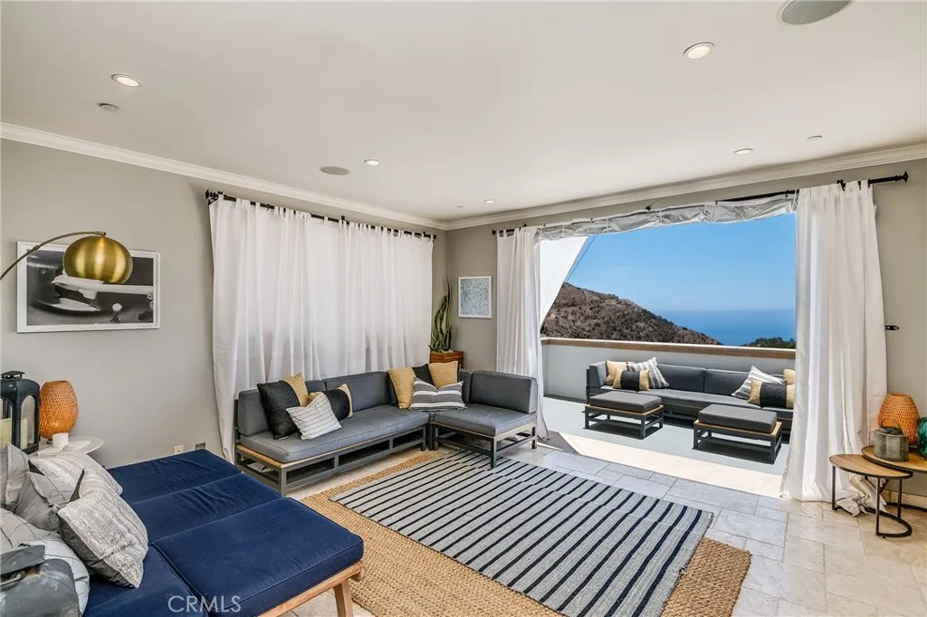 26616 Ocean View Drive, Malibu, California 90265 home-pic-0