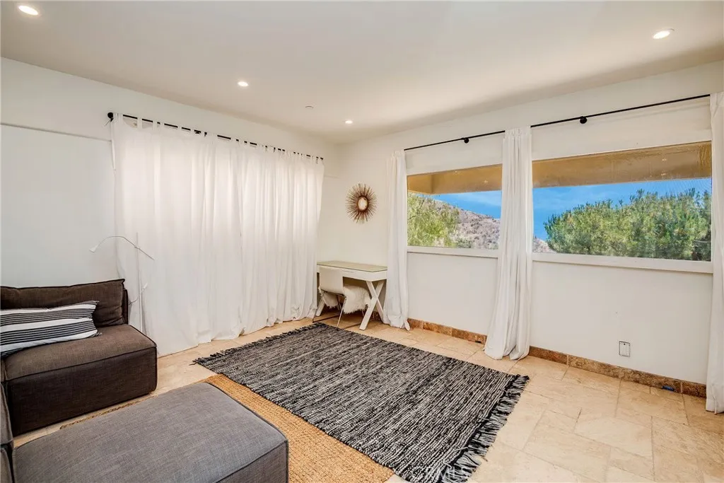 26616 Ocean View Drive, Malibu, California 90265 home-pic-35