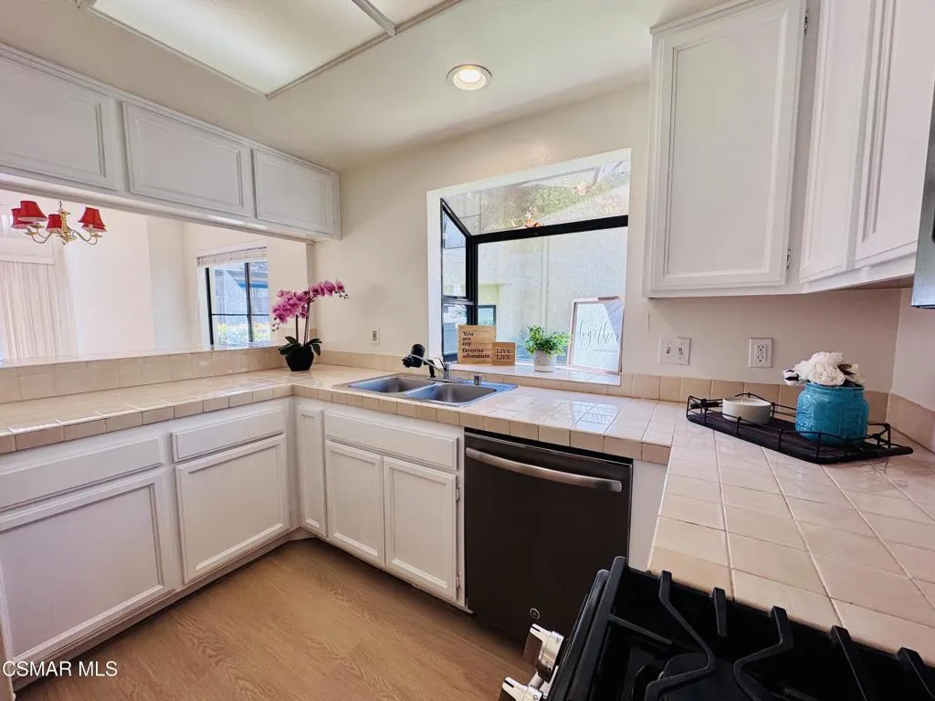 5714 Skyview Way E, Agoura Hills, California 91301 home-pic-1