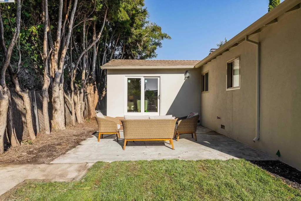 1980 Dayton Ave, San Leandro, California 94579 home-pic-20