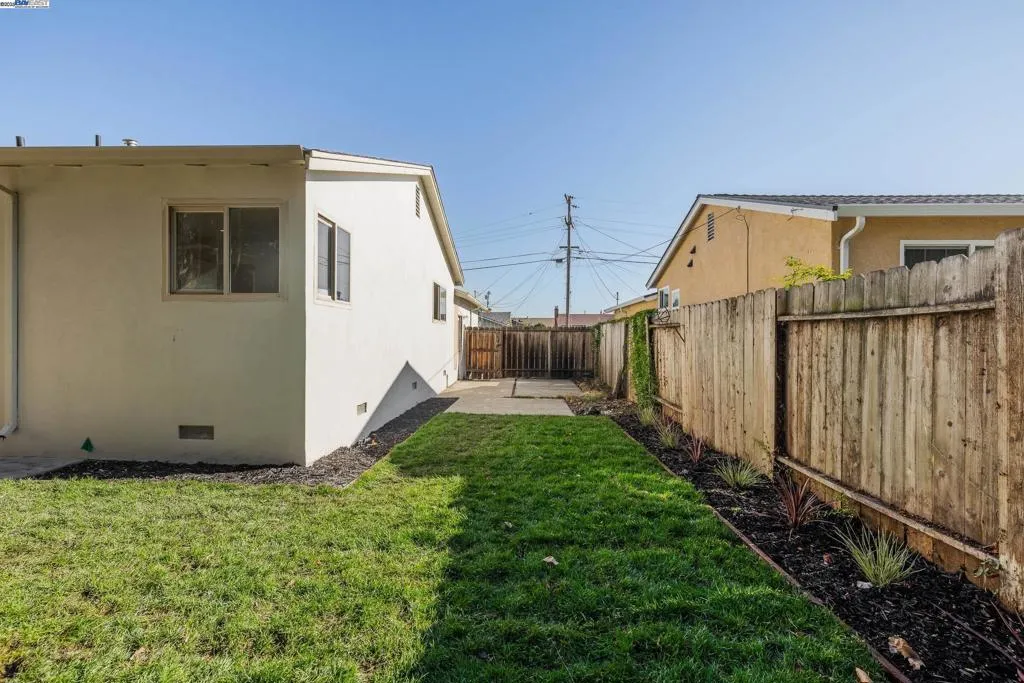 1980 Dayton Ave, San Leandro, California 94579 home-pic-22