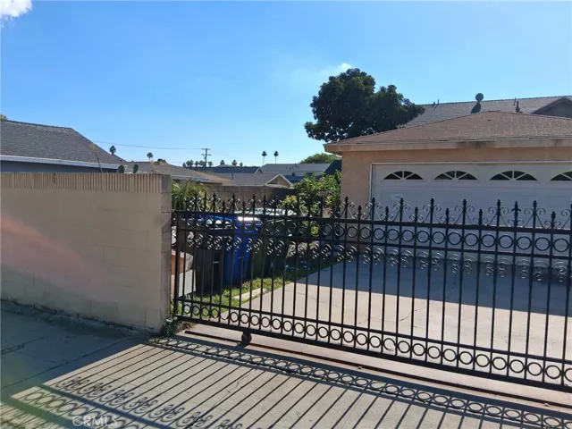 Denni View Yard behind garage