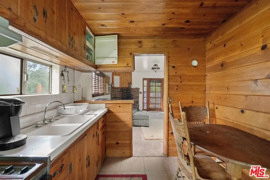 11317 Santol Drive, Sylmar, California 91342 home-pic-7