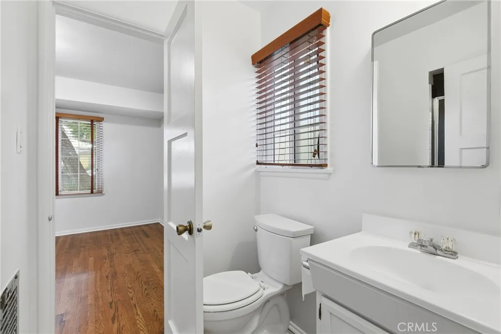 16753 Magnolia, Encino, California 91436 home-pic-15