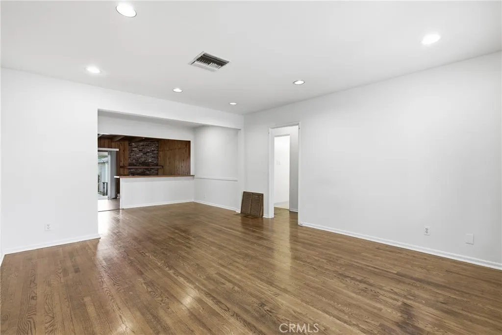 16753 Magnolia, Encino, California 91436 home-pic-20