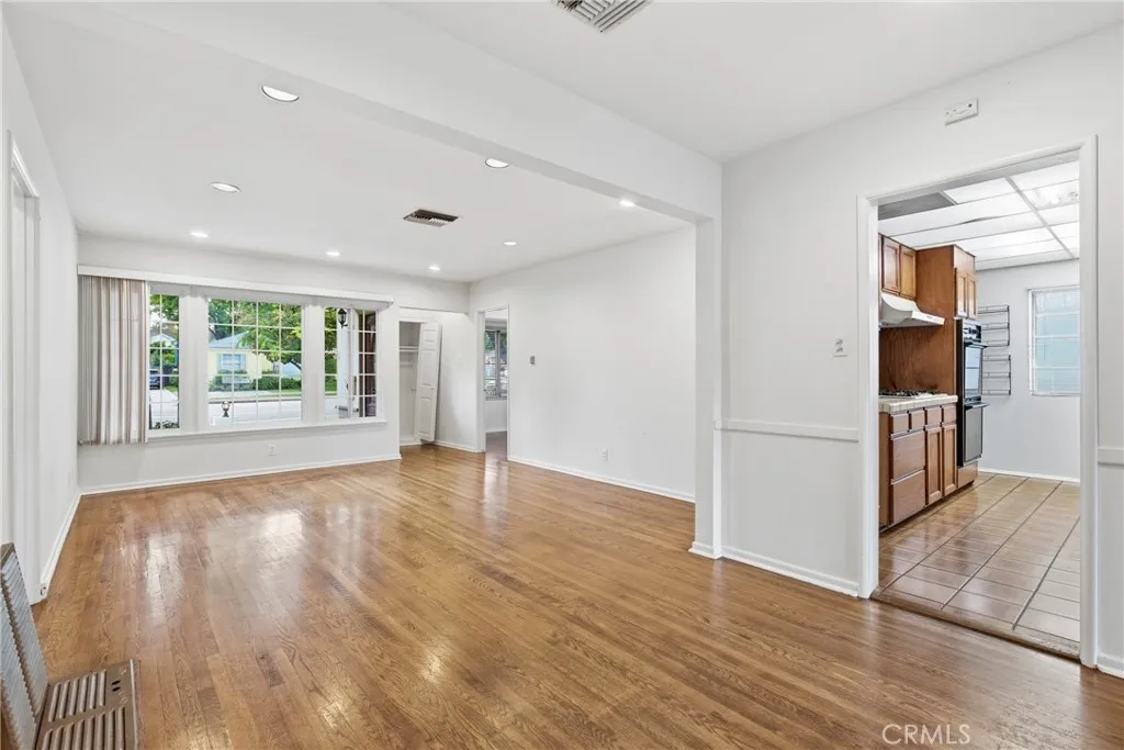 16753 Magnolia, Encino, California 91436 home-pic-3