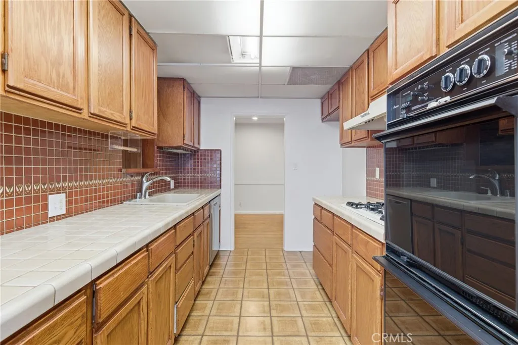 16753 Magnolia, Encino, California 91436 home-pic-5