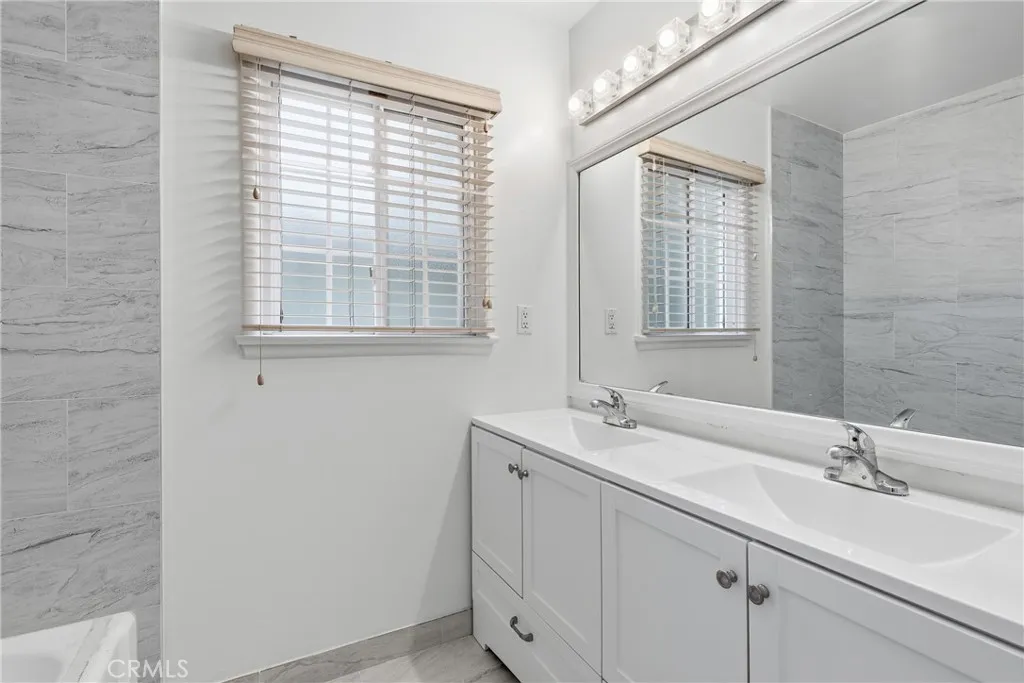 16753 Magnolia, Encino, California 91436 home-pic-10