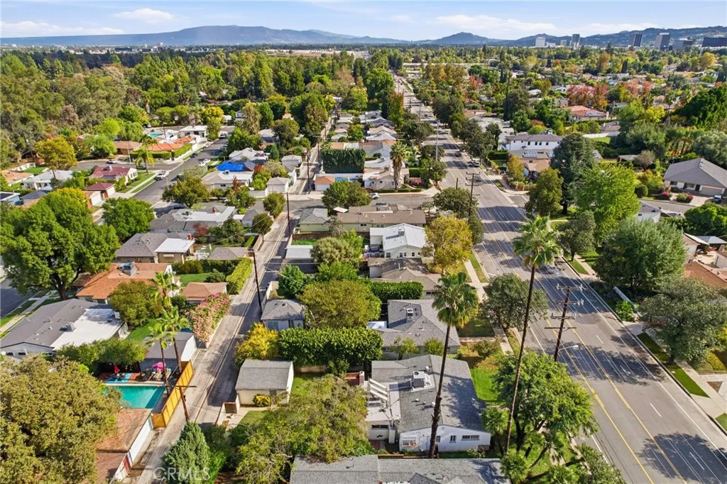 16753 Magnolia, Encino, California 91436 home-pic-26