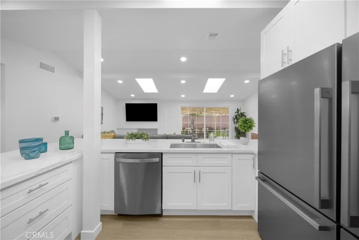 5884 Los Encinos, Buena Park, California 90620