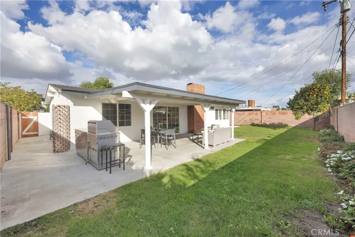 5884 Los Encinos, Buena Park, California 90620