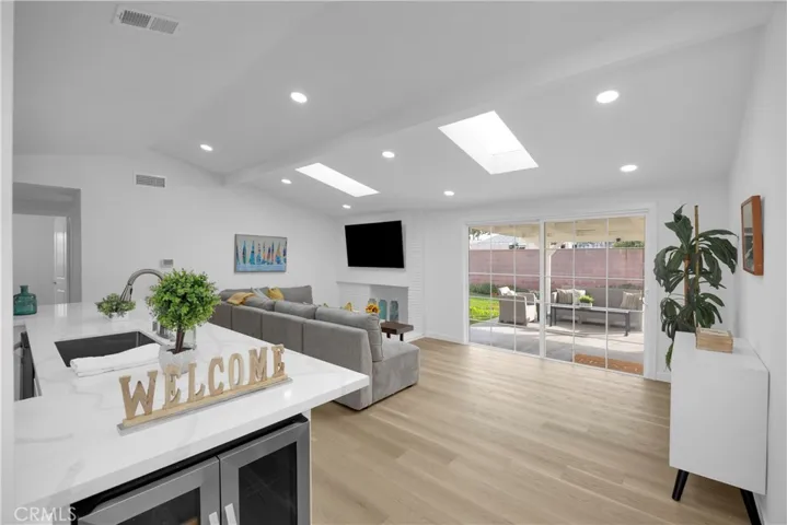 5884 Los Encinos, Buena Park, California 90620
