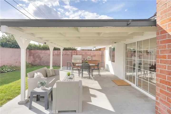 5884 Los Encinos, Buena Park, California 90620