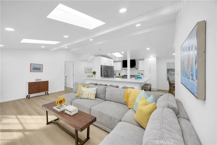 5884 Los Encinos, Buena Park, California 90620