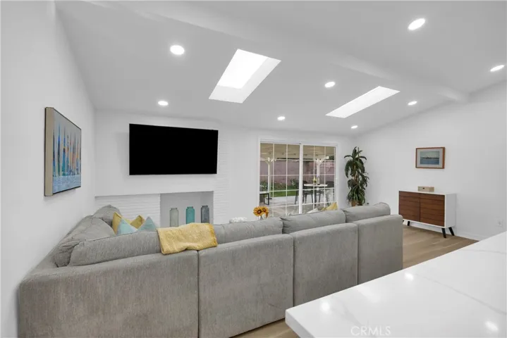 5884 Los Encinos, Buena Park, California 90620