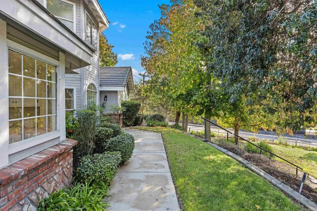 1474 Via Encinos Drive, Fallbrook, California 92028 home-pic-22