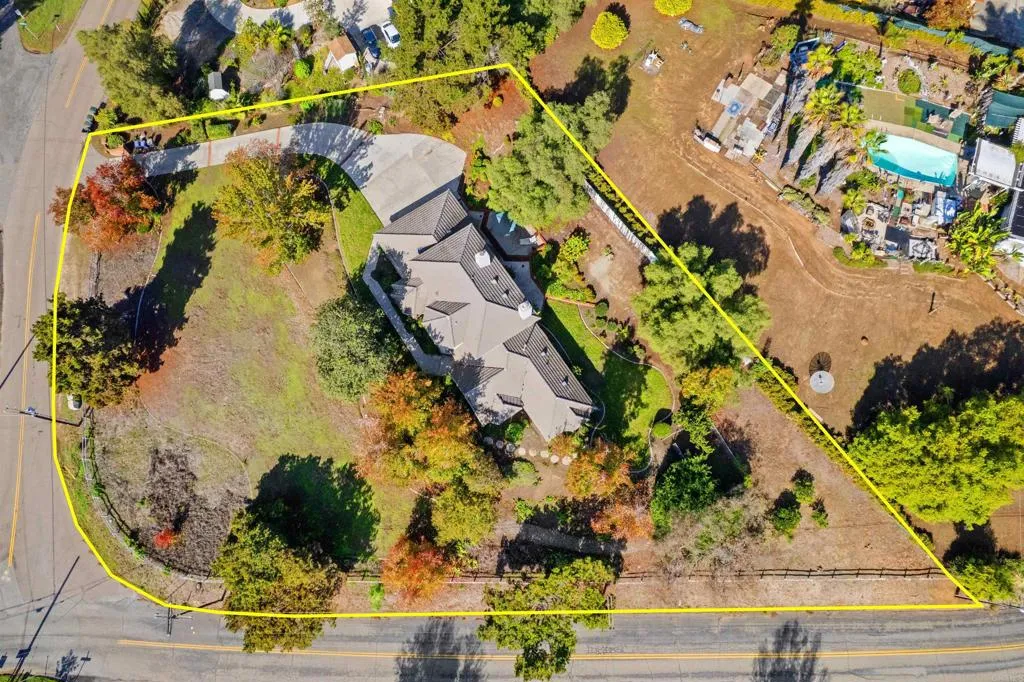 1474 Via Encinos Drive, Fallbrook, California 92028 home-pic-46
