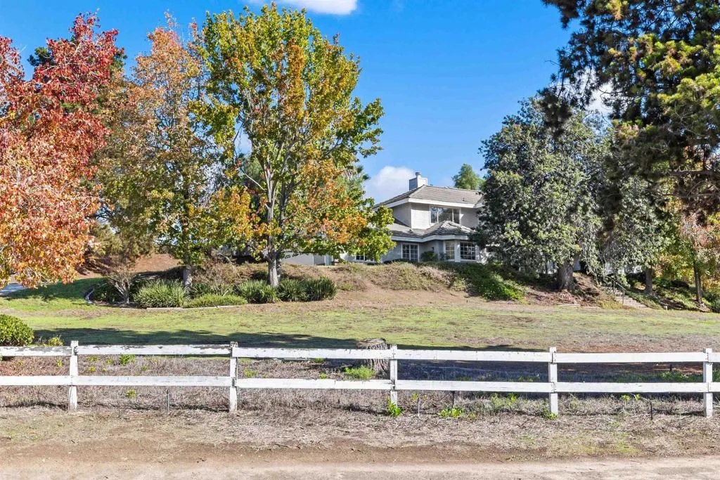 1474 Via Encinos Drive, Fallbrook, California 92028 home-pic-25