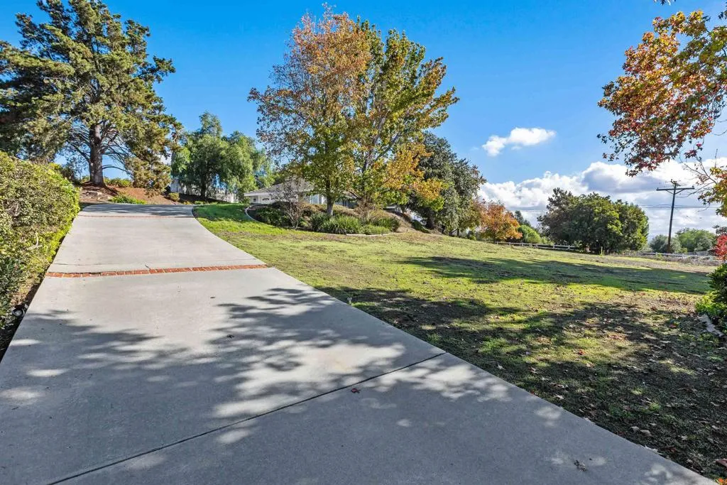 1474 Via Encinos Drive, Fallbrook, California 92028 home-pic-27