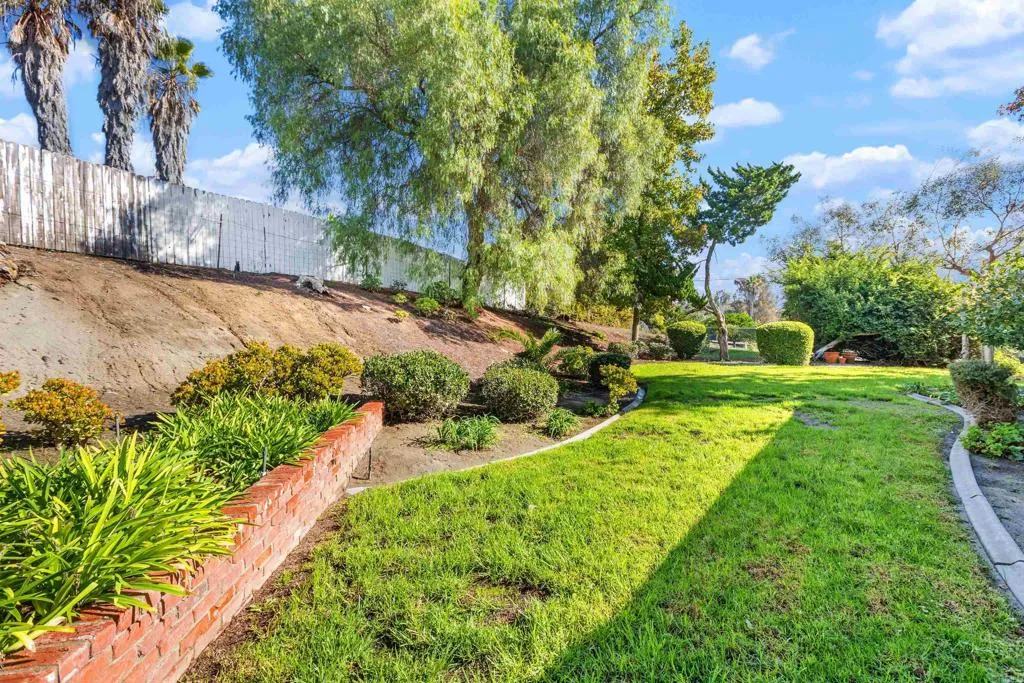 1474 Via Encinos Drive, Fallbrook, California 92028 home-pic-41