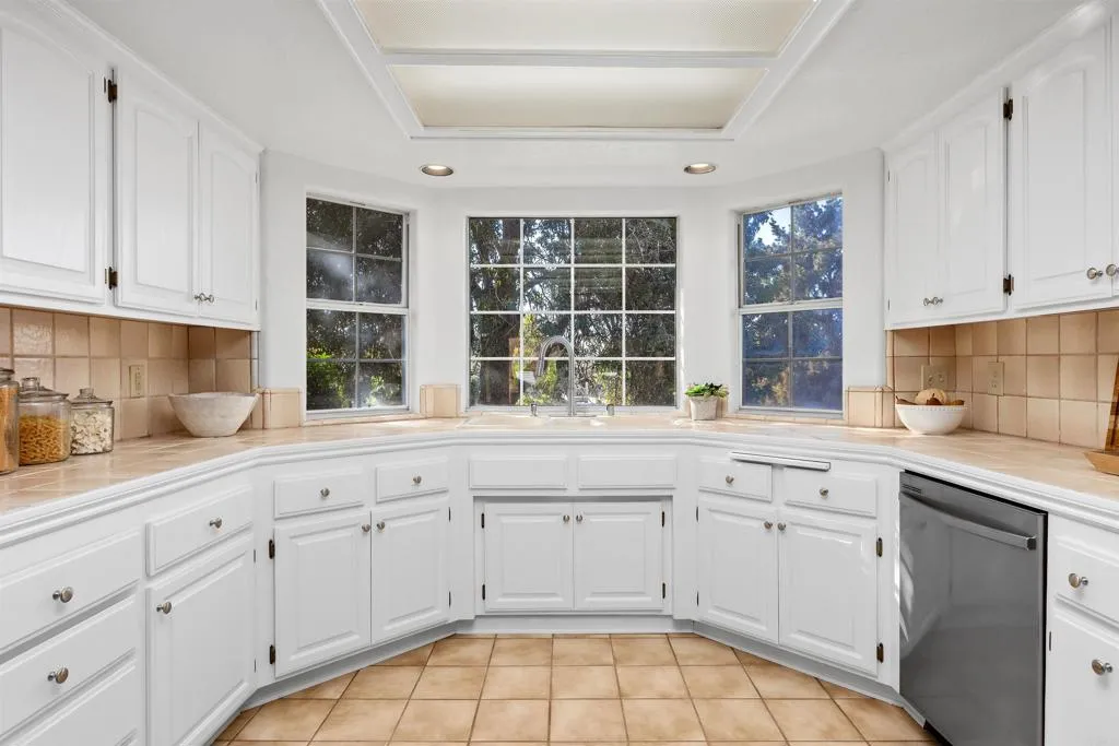 1474 Via Encinos Drive, Fallbrook, California 92028 home-pic-6