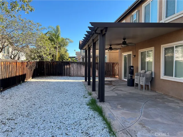with two-toned Alumawood covered patio