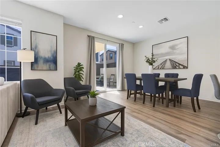 Dinning room virtually staged