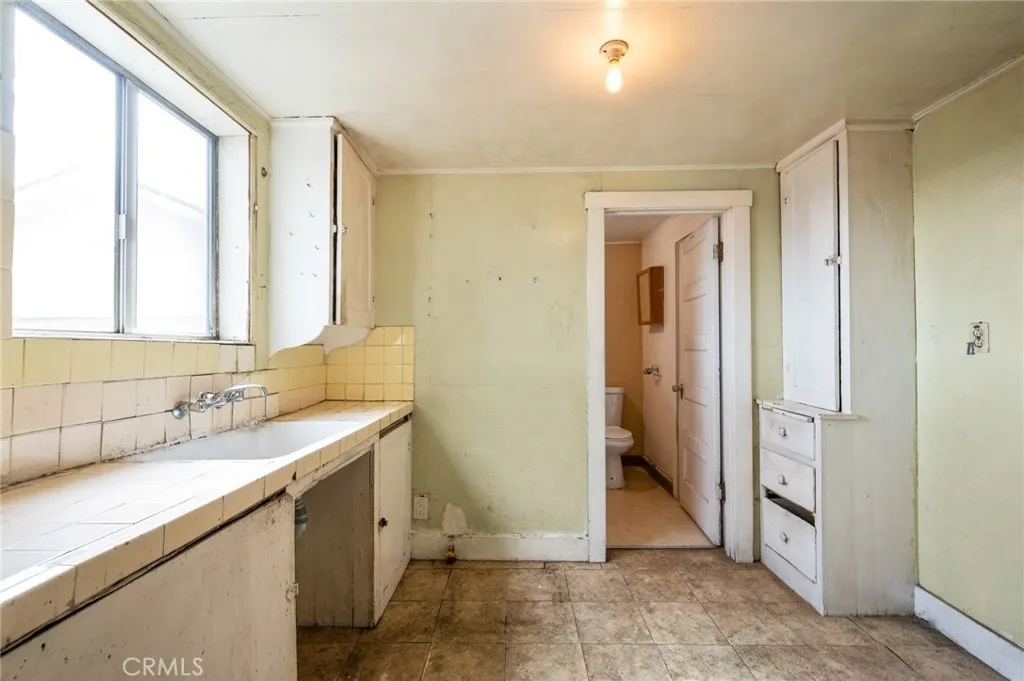 21103 Shearer Avenue, Carson, California 90745 home-pic-11