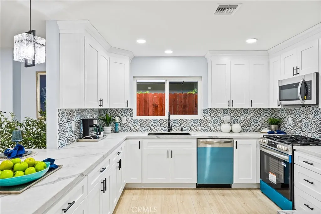 1201 E Fairway, Orange, California 92866 home-pic-10