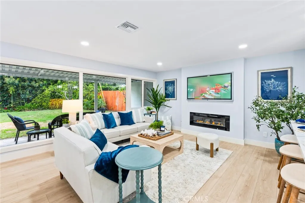 1201 E Fairway, Orange, California 92866 home-pic-6