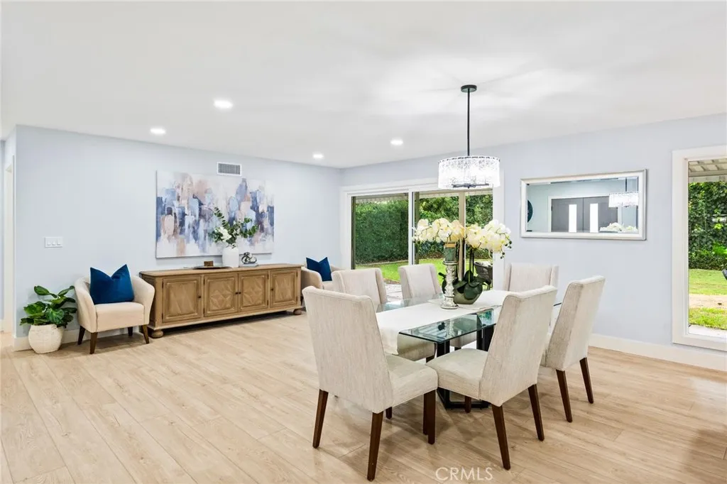 1201 E Fairway, Orange, California 92866 home-pic-3