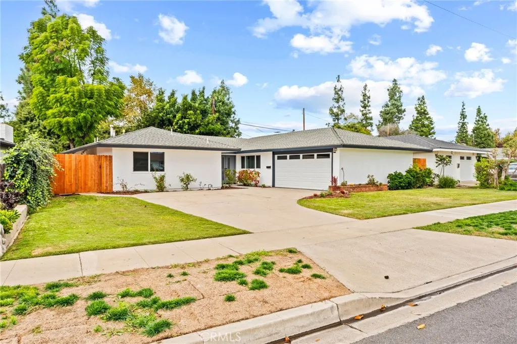 1201 E Fairway, Orange, California 92866 home-pic-2